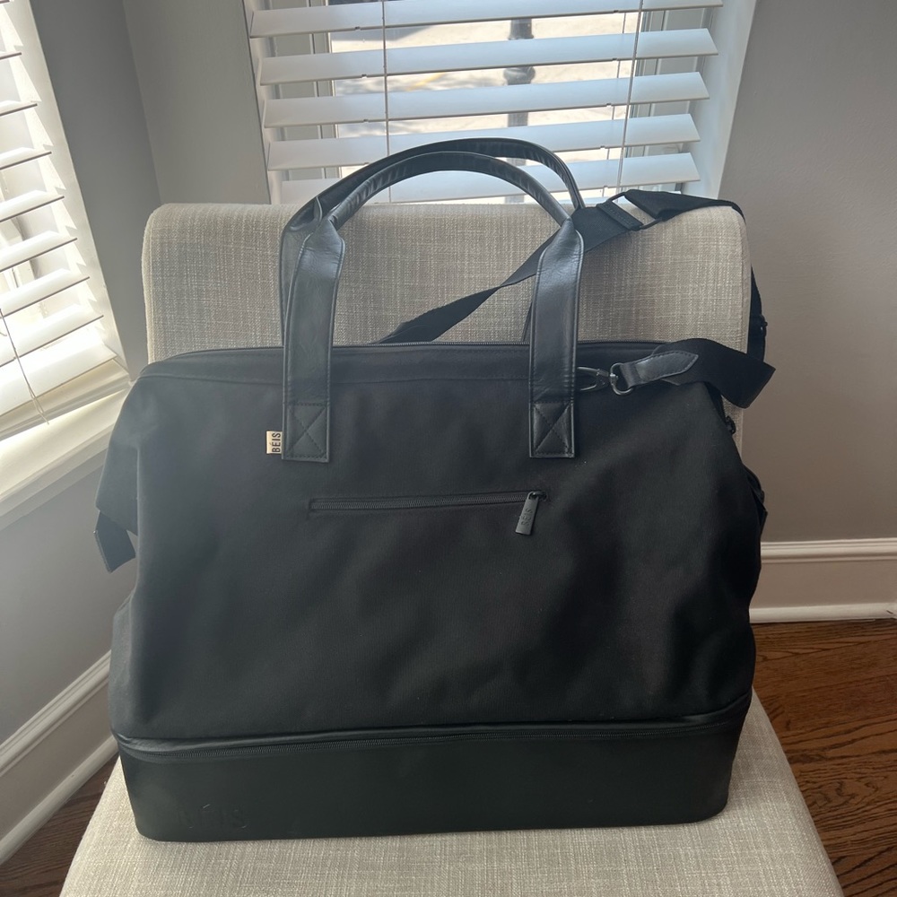 Beis The Convertible Weekender in Black (very gently used, in great condition)
